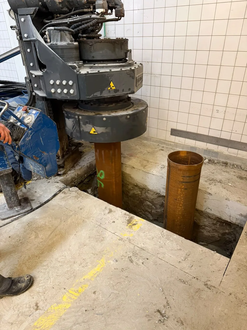 LBT 2.5 boort inpandig casing draaipalen Ø 323 mm voor fabrieksuitbreiding in Goes